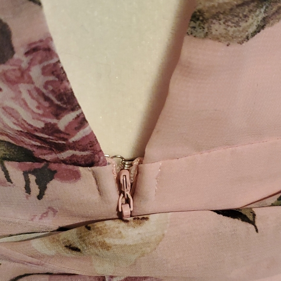 Floral Romper ๐๐ - Picture 5 of 8